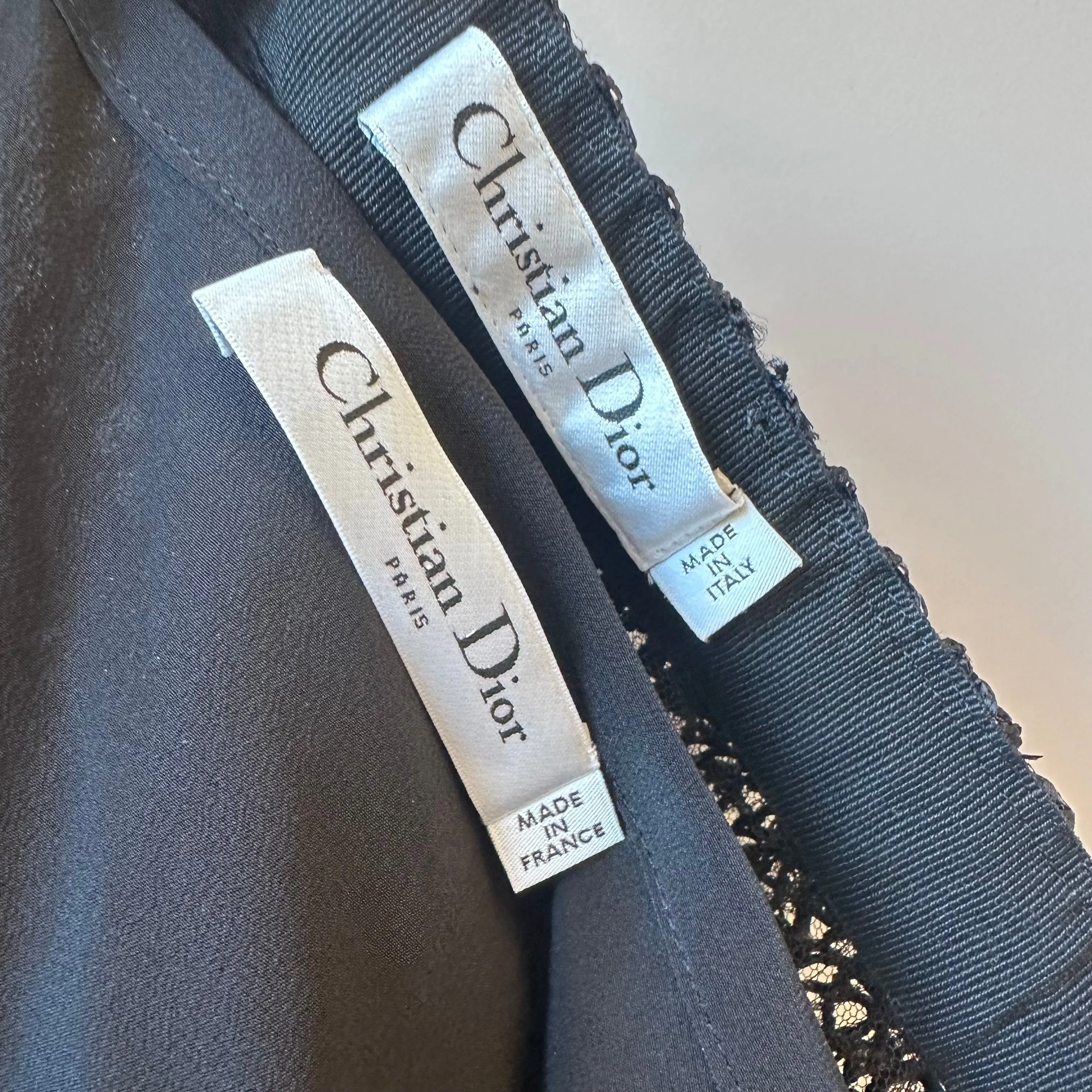 DIOR - BLACK MINI SKIRT WITH MESH DETAIL AND SILK LINING SIZE 34 FR